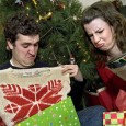 "When consulting a newspaper article on how to give a gift, it is recommended to pay attention to the advice given."