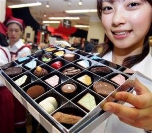 Photo from japanphilly.org Japanese saleswoman showing off chocolates for Valentines day. Traditionally only women give chocolates on Valentine’s Day while White Day is when men return the favor.