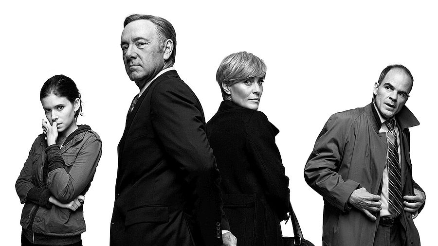 Photo from dataenthusiast.com From left to right: Kate Mara, Kevin Spacey, Robin Wright, and Michael Kelly stand together in full costume and character for the “House of Cards” season premiere ad.