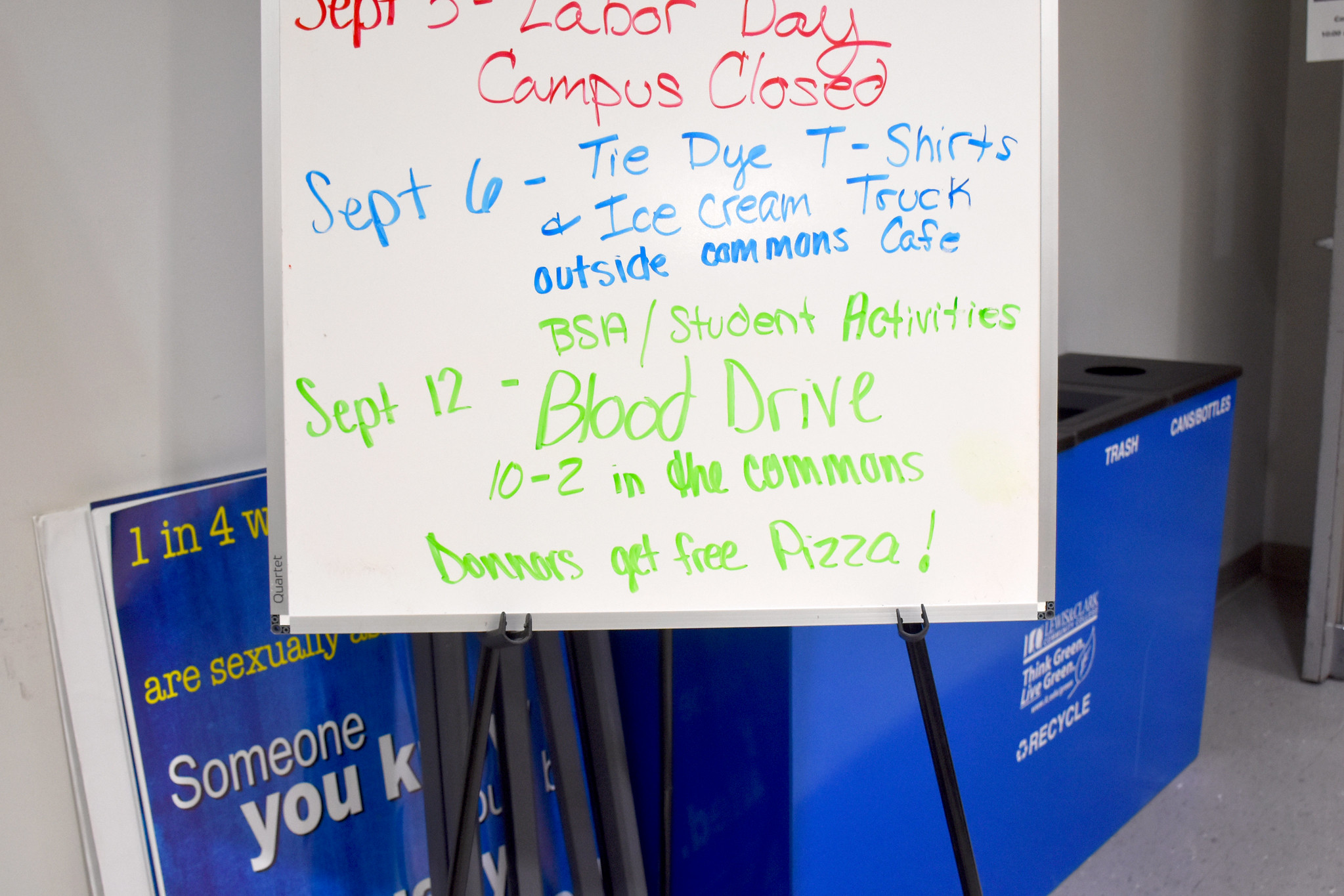 A board lets donors know free pizza is involved