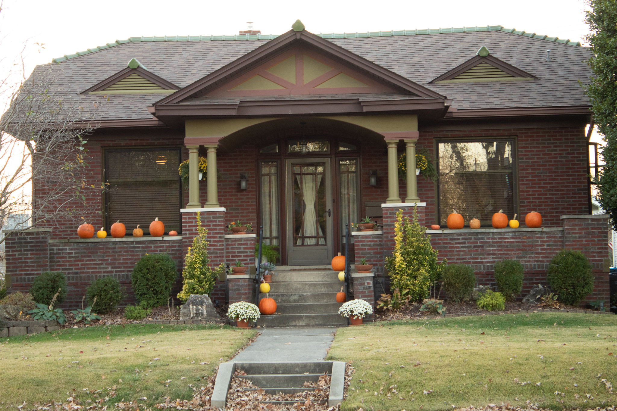 House with Halloween decorations up