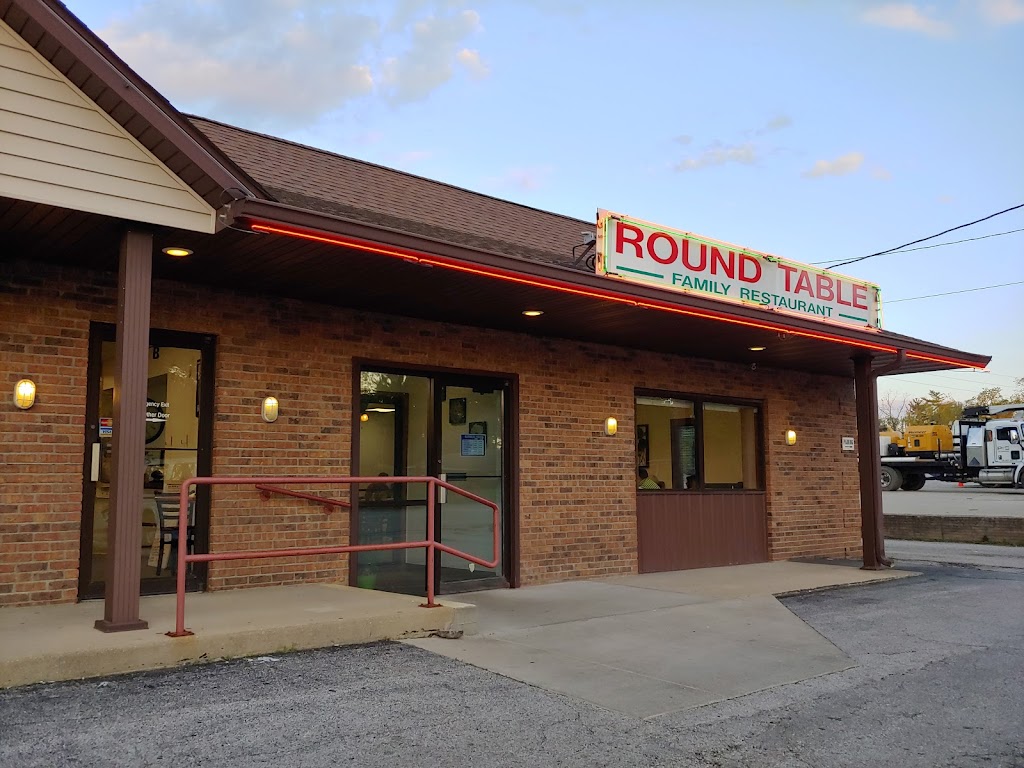 Image of the front of Round Table Restaurant in Godfrey